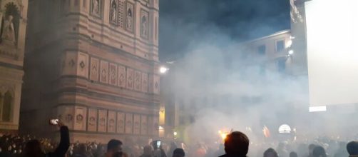 Firenze, manifestazione contro nuovo dpcm: scontri con le forze dell'ordine in centro.