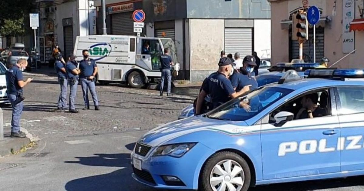 Napoli, conflitto a fuoco con la polizia: perde la vita rapinatore di