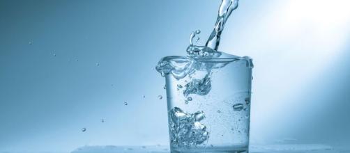 Hidratação constante é imprescindível para a saúde dos rins. (Arquivo Blasting News)