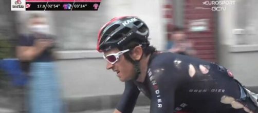 Geraint Thomas in difficoltà dopo la caduta.