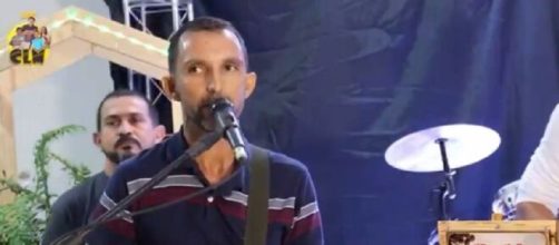 O cantor não resistiu após passar mal durante live. (Reprodução/Redes Sociais)