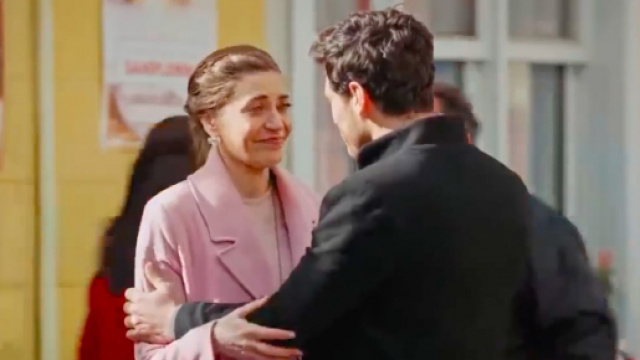 DayDreamer, trame Turchia:Osman parte, Emre dice a Leyla che la ama.