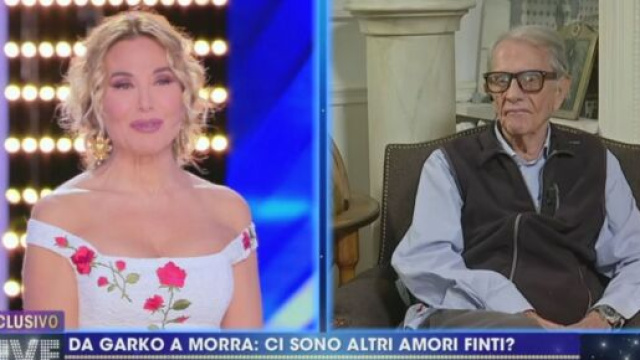 Enrico Lucherini contro Adua e Massimiliano a Live non &egrave; la d'Urso: 'Nessuna storia'.