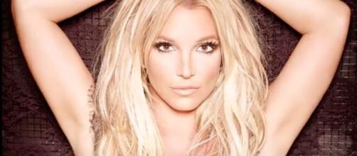 Britney Spears - Elle poste une photo au naturel et enflamme la toile - Photo capture d'écran Vidéo YouTube
