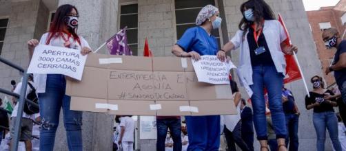 Los médicos reaccionan con descontento al Real Decreto Ley que consideran desmantela el sistema sanitario