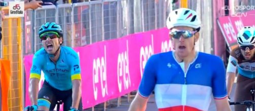 Arnaud Demare vince anche la tappa di Matera.