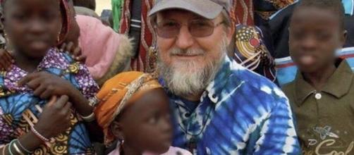 Mali, liberati dopo due anni padre Pier Luigi Maccalli e gli altri ostaggi.