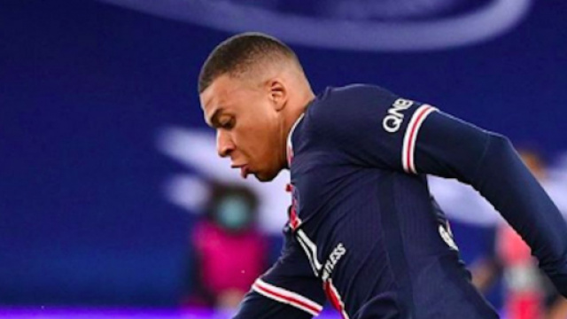 Mbappé s'énerve contre l'arbitrage pendant le match contre Nantes. Credit: k.mbappe/instagram