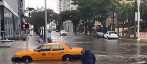 Tropical Storm Eta hits Florida with heavy rainfall, high winds. [Image source/Global News YouTube video]