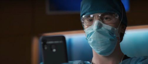 On 'The Good Doctor' second part premiere, Dr. Murphy learns that it's better to lose body parts then life itself. [Image Source: ABC/YouTube]