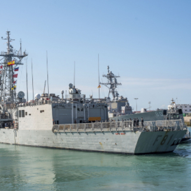 Buques español y americano en la Base de Rota, esta base es el eje del tratado con EEUU.