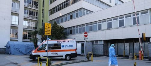 Napoli, paziente sospetto Covid trovato senza vita in un bagno dell'ospedale Cardarelli.