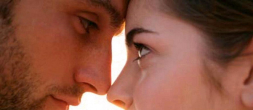 L'oroscopo di domani 18 novembre: Cancro e Gemelli 'sbancano' in amore (1^ metà).