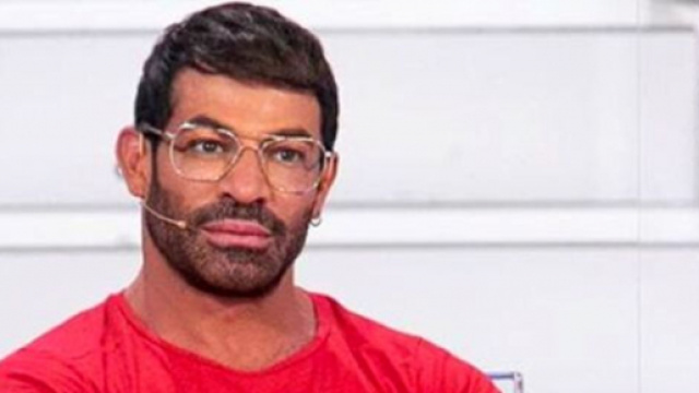 Gianni Sperti parla della sua vita privata e di Aurora Tropea.