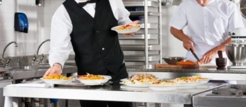 Offerte di lavoro per cuochi, camerieri e pizzaioli.