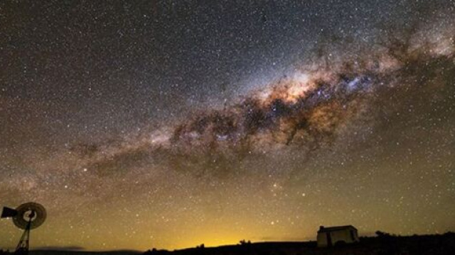 Oroscopo e previsioni astrologiche del 17 novembre: Cancro stressato, Leone esuberante.