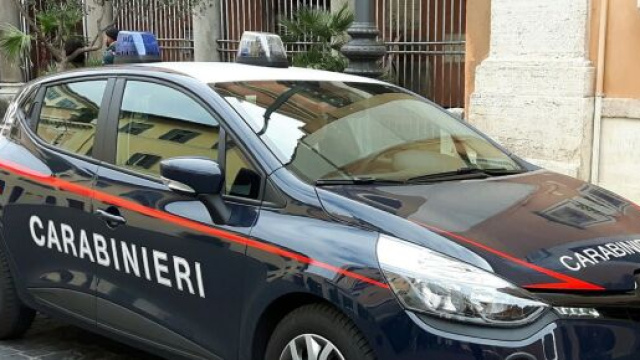 Bari, posizionano sassi sui binari ferroviari: quattro minorenni denunciati.