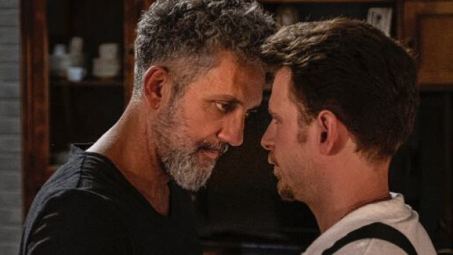 Gli orologi del diavolo, l'ultima puntata in replica su Rai Play: muore il padre di Marco.