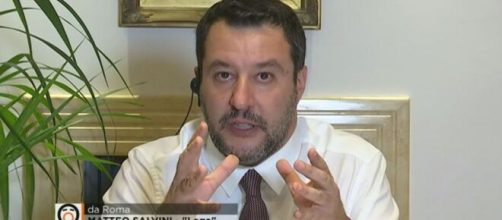 Fuori dal coro, Matteo Salvini critica Galli: 'Natale via Skype? Io divento una bestia'.