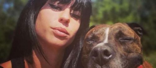 Elisa Pilarski et son chien Curtis - capture d’écran Facebook