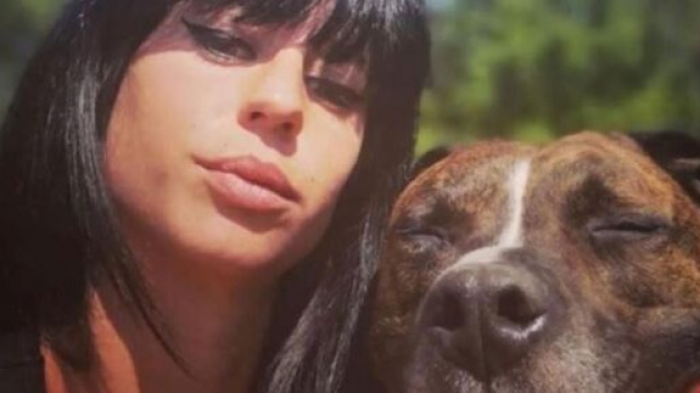 Elisa Pilarski et son chien Curtis - capture d’écran Facebook