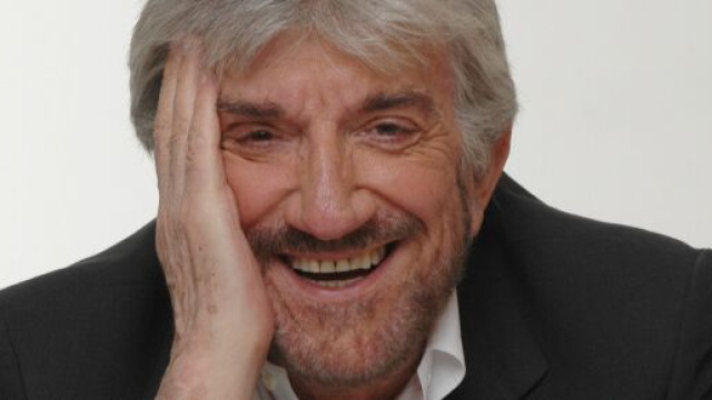 Gigi Proietti in terapia intensiva: le sue condizioni sarebbero gravi.
