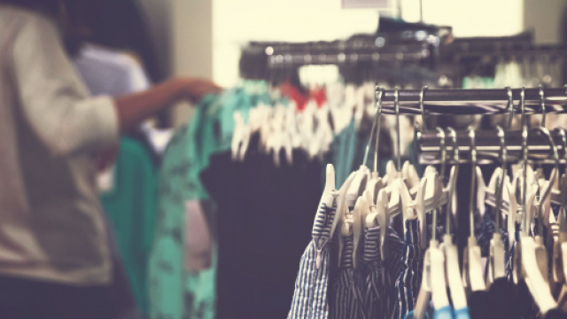 Une commerçante fait une grève de la faim pour protester contre la fermeture des petits commerces. Credit: Pexels