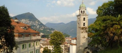 La Curia di Lugano è scossa dalla notizia del fermo di un alto prelato a cui vengono contestati gravi reati.