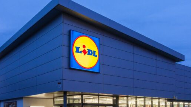 Lidl cerca commessi specializzati e operatori di filiale.