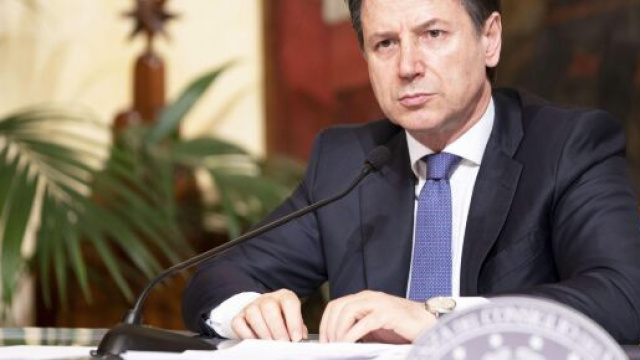 .Giuseppe Conte, il Presidente del Consiglio, durante una conferenza stampa.