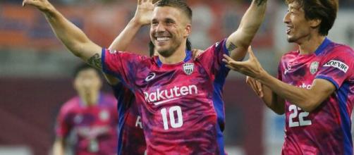 Lukas Podolski ainda atua, mesmo longe dos grandes centros. (Arquivo Blasting News)