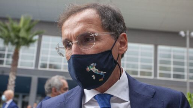 La Vita in diretta, Francesco Boccia: 'Discutere dei cenoni con 700 morti è fuori luogo'.