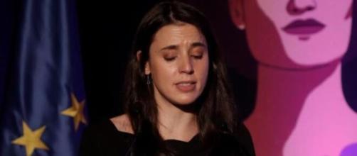 Irene Montero llorando en el acto del 25-N