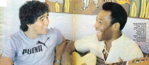 Maradona e Pelé in occasione del loro primo incontro nel 1979.
