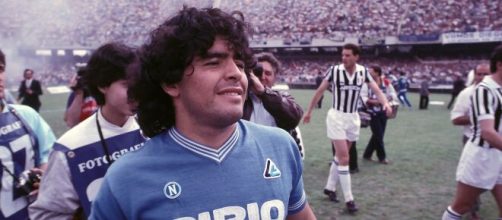 Maradona, si è spento a 60 anni: Napoli è in lutto.