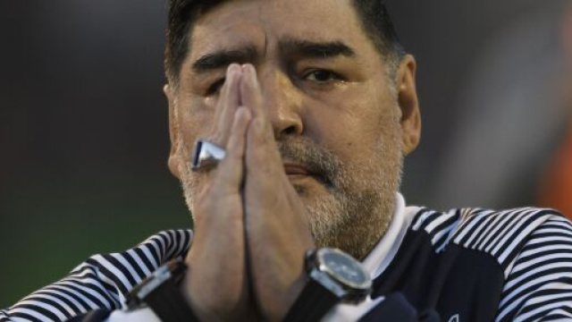 Addio a Diego Maradona, sarebbe morto per un arresto cardiorespiratorio.
