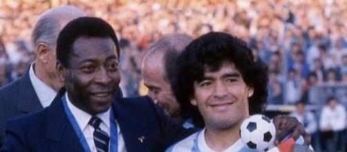 Pelé disse no Twitter que perdeu o grande amigo Diego Maradona. (Arquivo Blasting News)