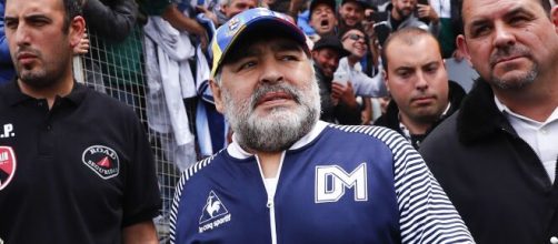 Selfie con Maradona deceduto nella bara: trovato e licenziato uno dei responsabili