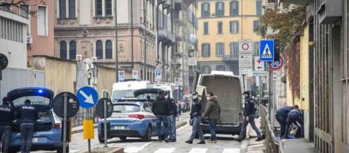 Milano, clochard travolto nella notte da camion dei rifiuti: due indagati.