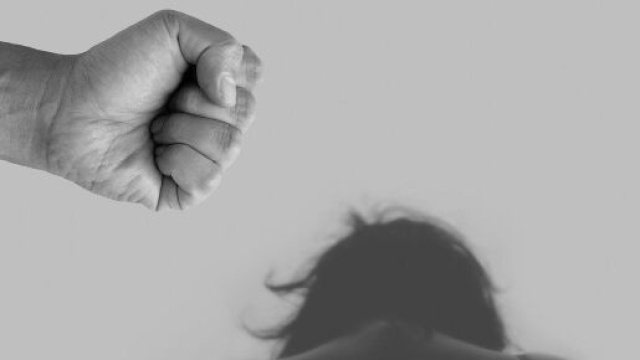 Violenza sulle donne morale e fisica.