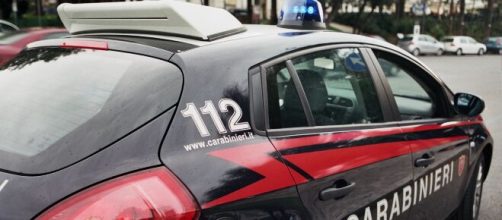 Brindisi, madre e figlio minacciano i carabinieri che chiedono di indossare la mascherina: denunciati.