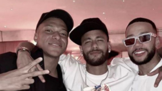 En plein confinement la soirée de Neymar Mbappé et Memphis fait polémique - photo compte Instagram Depay
