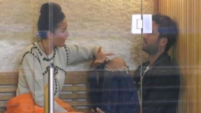 Forte confronto tra la Gregoraci e Pretelli.