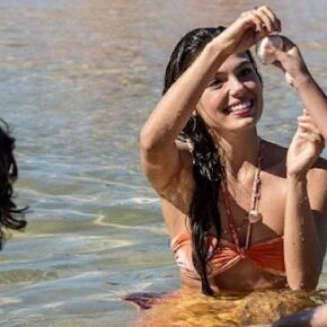 Ritina vive momento ‘sereia’ na praia em 'A Força do Querer'. (Reprodução/Rede Globo)