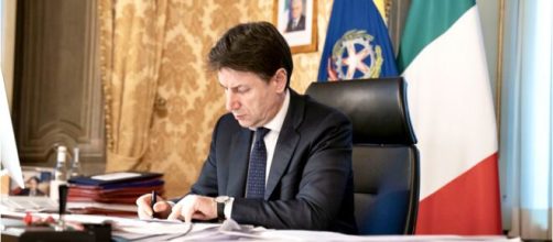 Giuseppe Conte ha firmato il nuovo Dpcm che vede un'Italia divisa in tre aree: verdi, arancioni e rosse.