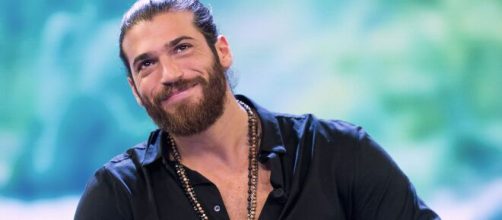 Can Yaman, protagonista di uno speciale su La5 domenica 8 novembre.