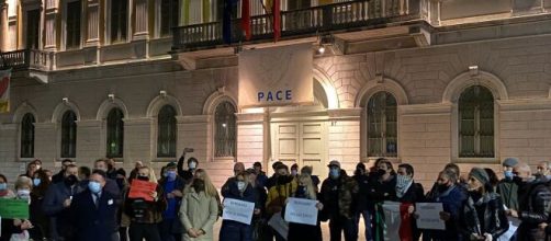 Covid Lombardia: proteste contro la zona rossa, in 300 sotto la casa del sindaco Gori