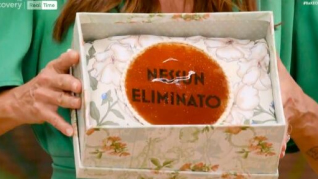 Bake Off Italia, 6 novembre: nessun eliminato, Elena grembiule blu.