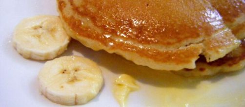 Banana pancakes are among the most popular variations to the breakfast staple. [Image Source: Rosa Say/Flickr]