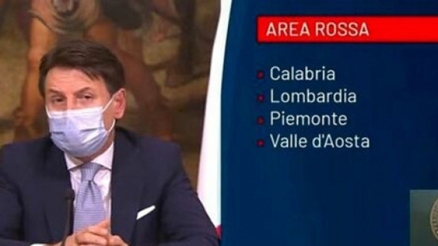 Nelle prossime ore il governo potrebbe dichiarare la Campania zona rossa.